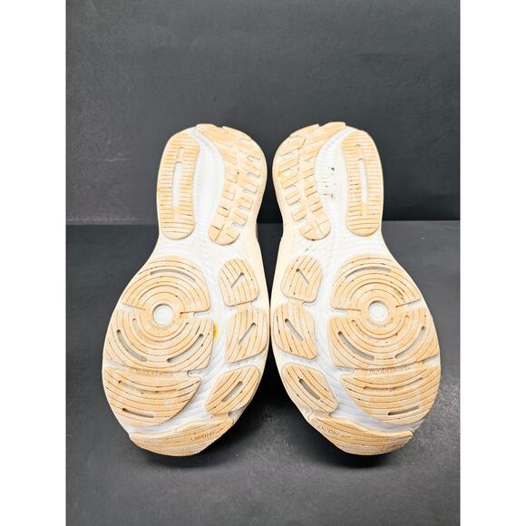 Brooks Men 9.5 Comfy footwear main image 9